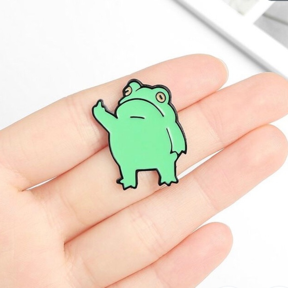 💛 FROG PRINCE WITH AN ATTITUDE ENAMEL BROOCH PIN